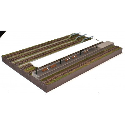 Nゲージ用 鉄道ジオラマ展示台 37×26cm 島式ホームと4線ヤード(洗浄台付き/女子高生付き)