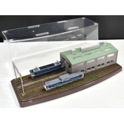 鉄道模型ジオラマ展示台ケース付き 複線機関庫と3線路(TOMIX)