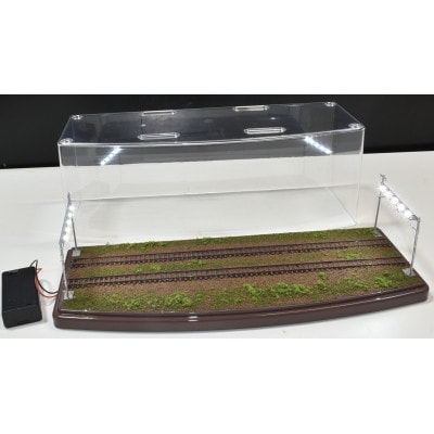 Nゲージ用 鉄道模型ジオラマ展示台 複線ヤード灯照明付き(電池BOX付)