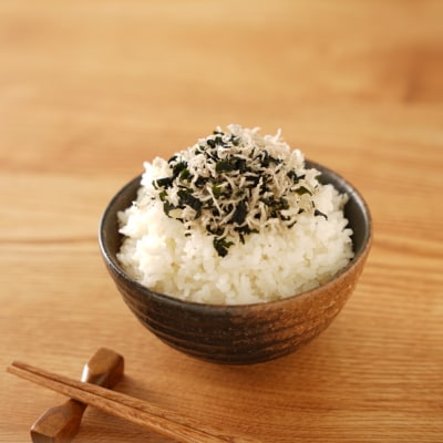 朝食にかけて味わう「創作ちりめんふりかけ四色」と「ちりめん」2袋セット
