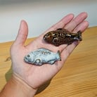 熊本県の伝統的工芸品【小代焼】　コイ箸置き(黒・白のペア)