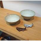 熊本県の伝統的工芸品【小代焼】　ご飯茶碗(大1個・小1個)&コイ箸置き(白1個・黒1個)セット