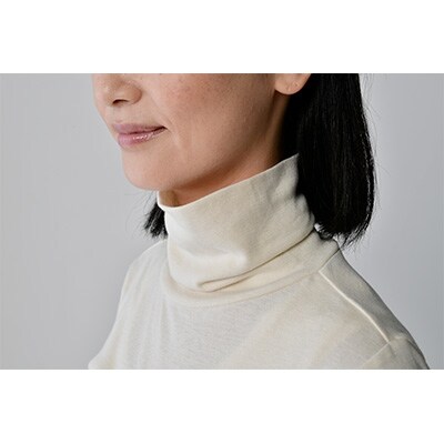 大和高田市等で育てたコットンで仕立てた薄手で体にフィットするレディスタートルネックシャツLサイズ