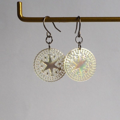 白蝶貝「ベツレヘムパール風」ピアス