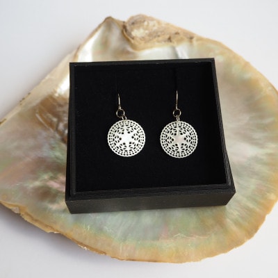 白蝶貝「ベツレヘムパール風」ピアス