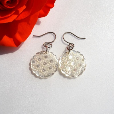 白蝶貝のレース彫刻「麻」ピアス