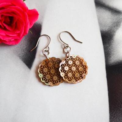 茶蝶貝のレース彫刻「麻」ピアス