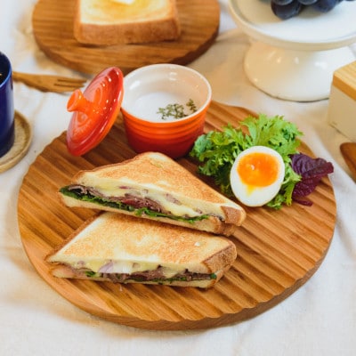 【新潟県加茂市】トーストを美味しく食べる木のパン皿〈波乗りパン皿〉サイズ270・国産山桜