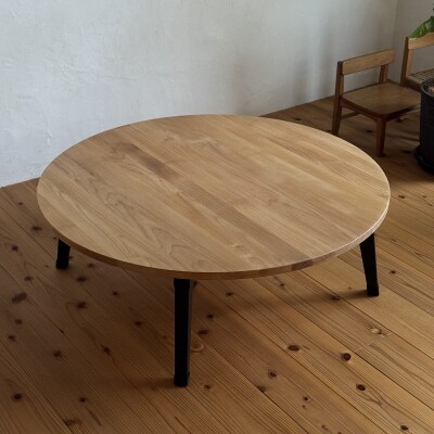 アルダー材とアイアン脚の丸型ローテーブル