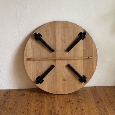 アルダー材とアイアン脚の丸型ローテーブル90cm