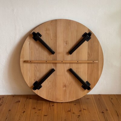 アルダー材とアイアン脚の丸型ローテーブル80cm