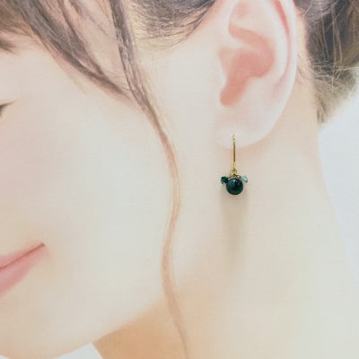 天然石エメラルドとスワロフスキーのピアス