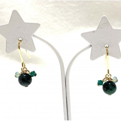 天然石エメラルドとスワロフスキーのピアス
