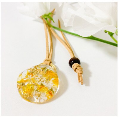 メラスフェルラとユーフォルビアの押し花ネックレス・オレンジ&ホワイトカラー