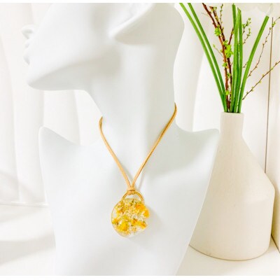 メラスフェルラとユーフォルビアの押し花ネックレス・オレンジ&ホワイトカラー