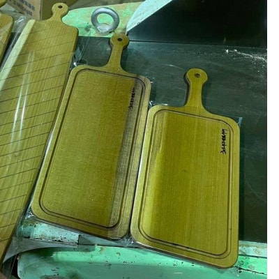 木型職人が生み出す、唯一無二の手造りカッティングボード　220mm×140mmサイズ