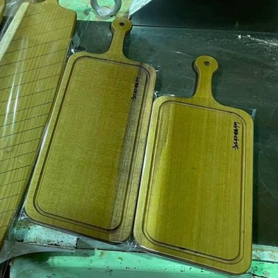 木型職人が生み出す、唯一無二の手造りカッティングボード　280mm×140mmサイズ