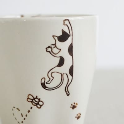 【波佐見焼】ぶらさがり猫 肉球カップ 3柄セット〈ミケ・クロ・トラ〉【菊祥陶器】