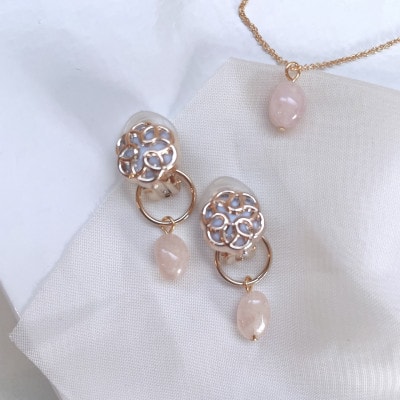 Agaroハンドメイド誕生石のイヤリング&ネックレス(モルガナイト) おまかせデザイン2点SET