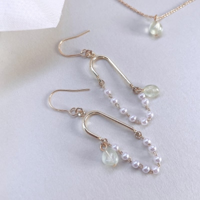 Agaroハンドメイド誕生石のピアス&ネックレス(ペリドット) おまかせデザイン2点SET