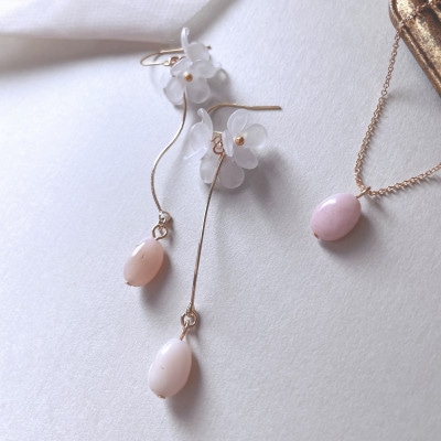 Agaroハンドメイド誕生石のピアス&ネックレス(ピンクオパール) おまかせデザイン2点SET