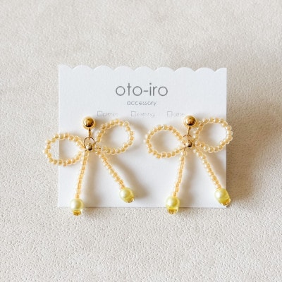 きゅっと結んだビーズリボンのピアス【ribbon/パステルイエロー】