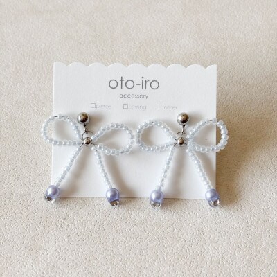 きゅっと結んだビーズリボンのピアス【ribbon/みずいろ】