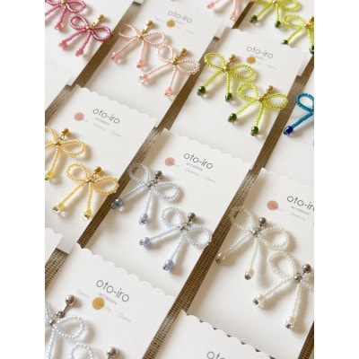 きゅっと結んだビーズリボンのピアス【ribbon/パールホワイト】