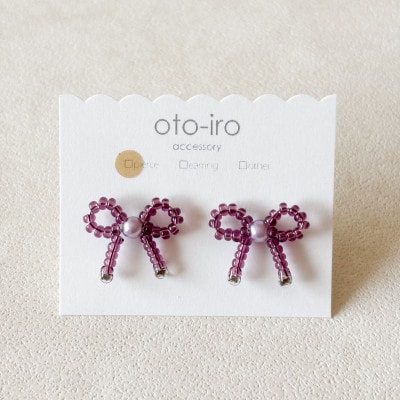 きゅっと結んだ小さなビーズリボンのピアス【mini ribbon/パープル】