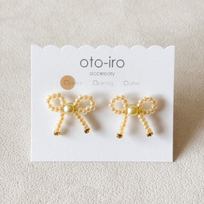 きゅっと結んだ小さなビーズリボンのピアス【mini ribbon/パステルイエロー】