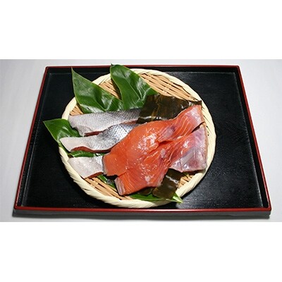 【丸富水産】塩いくら・醤油いくら各500gと銀聖昆布〆さけ切身5切れ× 2パックのセット