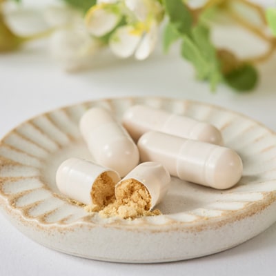 日本産100%ローヤルゼリーカプセル　ローヤルゼリー専門養蜂場アズマ養蜂場からお届けします。