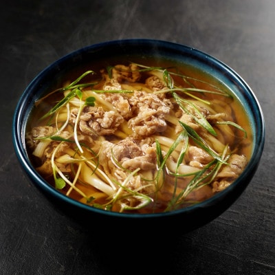 ≪冷凍≫　大阪うどんきらくの肉うどん4食入り　手鍋に入れて火にかけるだけの簡単調理