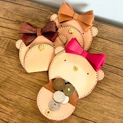 【本革×手縫い】リボン付きくまさんお顔小銭入れ♪リボンカラー選べます/お名前刻印OK