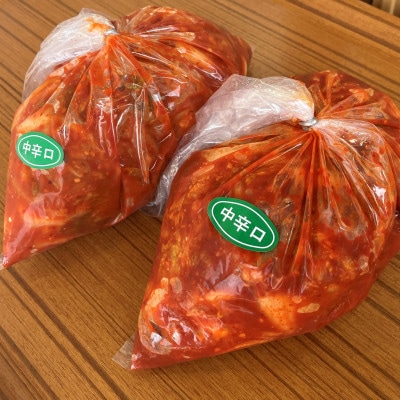 【漬けたて新鮮!】特製白菜キムチ 中辛 自家製ヤンニョンジャン使用 1kg(小分け500g×2袋)
