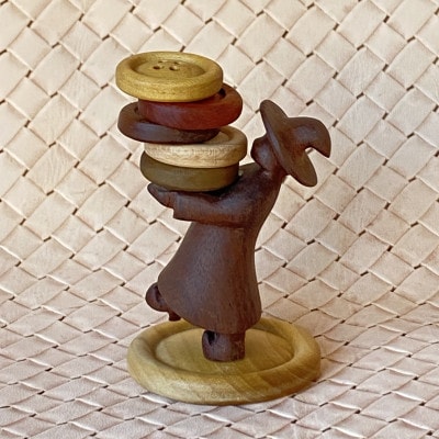 【cotree】ボタンを運ぶ小人～ステッチベアの物語を支える職人～