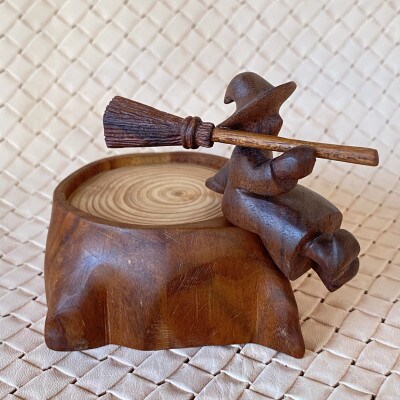 【cotree】切り株トレーとほうきの小人～物語の傍に佇む、静かな見守り役～