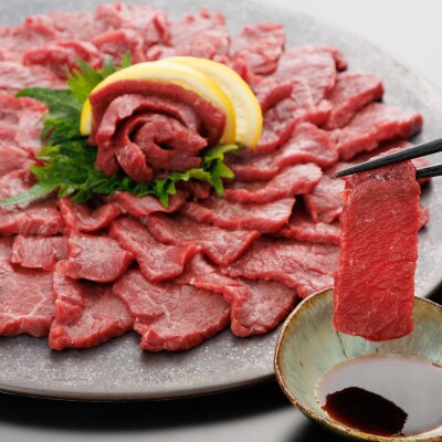 【熊本と畜】桜屋 上赤身馬刺し 300g【専用醤油付き150ml】(益城町)
