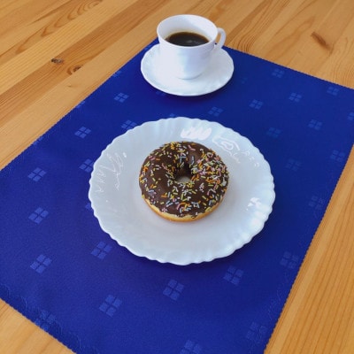 2枚の生地を重ね合わせ仕立てたランチョンマット　カラー:ロイヤルブルー　2枚