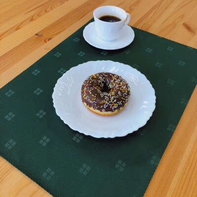 2枚の生地を重ね合わせ仕立てたランチョンマット　カラー:ウィンザーグリーン 2枚