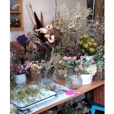 ドライフラワーバスケット(ブラウン)　四季折々の花を詰めて