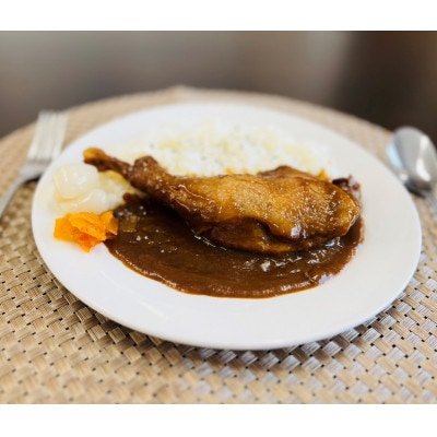 【食卓が騒然】骨付きモモ丸ごと1本!ビジュアル系チキンカレー/六ツ美のあの肉カレー中辛(5個セット)