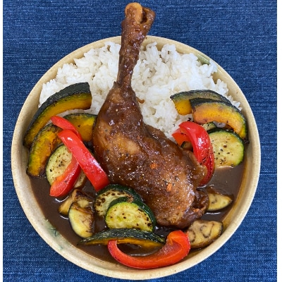 【食卓が騒然】骨付きモモ丸ごと1本!ビジュアル系チキンカレー/六ツ美のあの肉カレー中辛(5個セット)