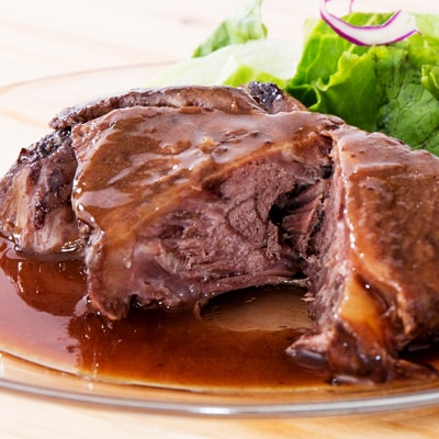 国産牛ほほ肉の赤ワイン煮込み　岡崎八丁味噌風味