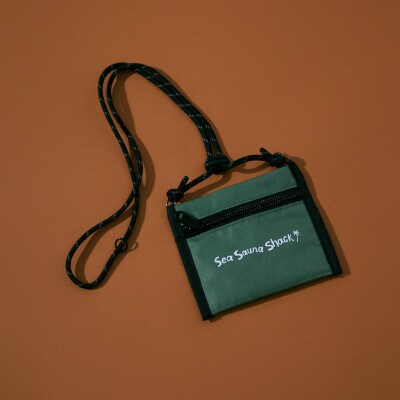 【Sea Sauna Shack×B.C.STOCK】コラボサコッシュ カーキ