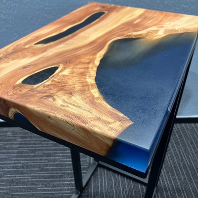 世界に1つだけのウッドレジンサイドテーブル【ブルー:貝塚伊吹】t009