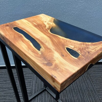 世界に1つだけのウッドレジンサイドテーブル【ブルー:貝塚伊吹】t009