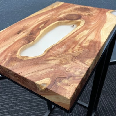 世界に1つだけのウッドレジンサイドテーブル【ホワイト&クリア:貝塚伊吹】t011