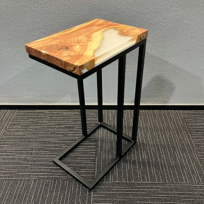 世界に1つだけのウッドレジンサイドテーブル【ホワイト&クリア:貝塚伊吹】t012