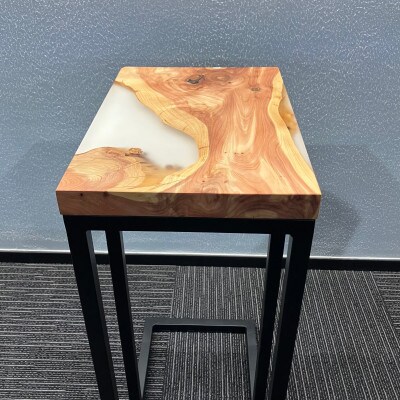 世界に1つだけのウッドレジンサイドテーブル【ホワイト&クリア:貝塚伊吹】t012